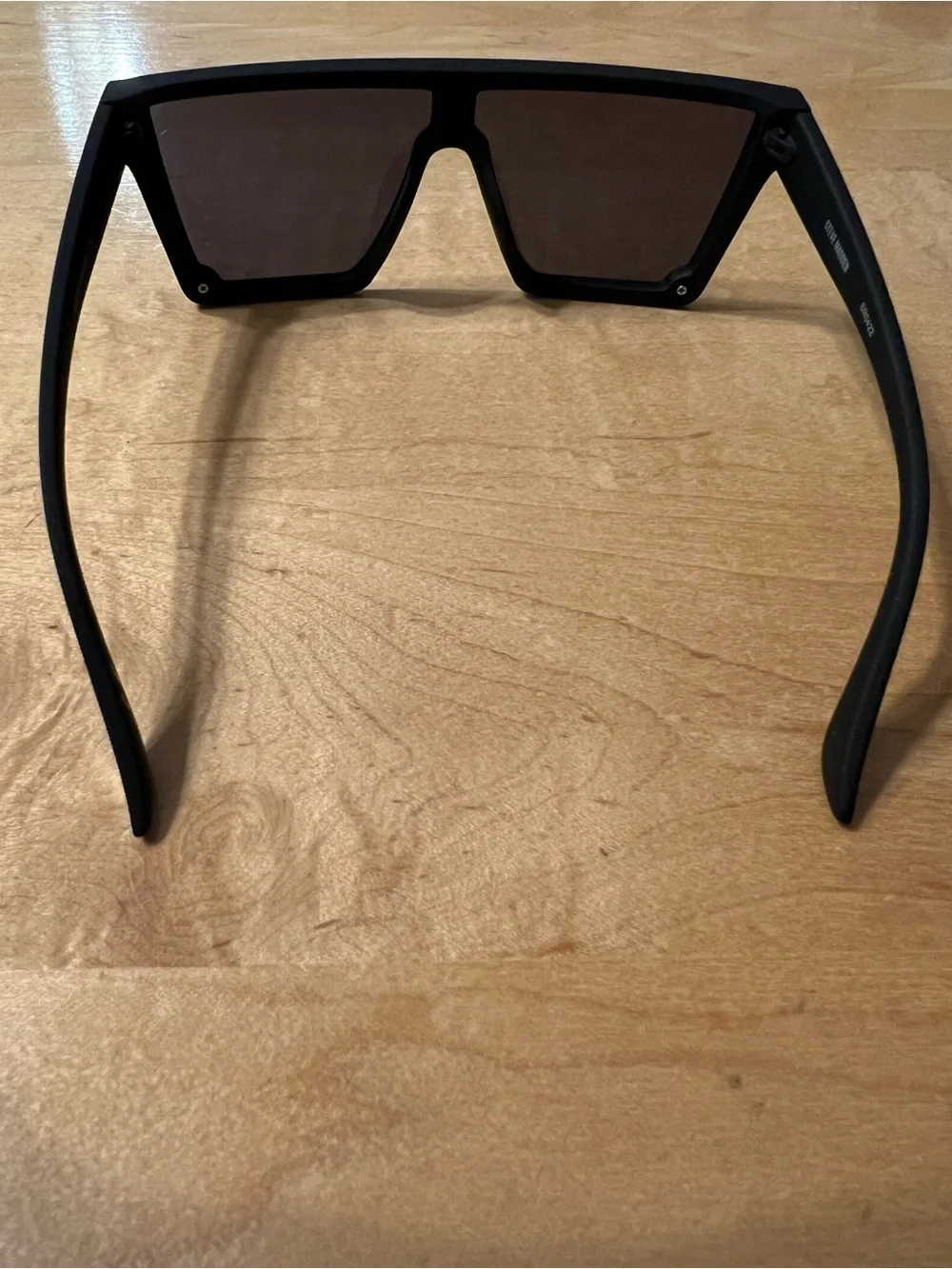 Steve Madden Black Sunglasses Temple Arm with Logo